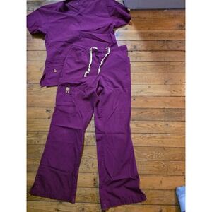 WonderWink Scrub Set Womens Medium Wine Burgundy V-Neck Top Cargo Pants 2 Piece